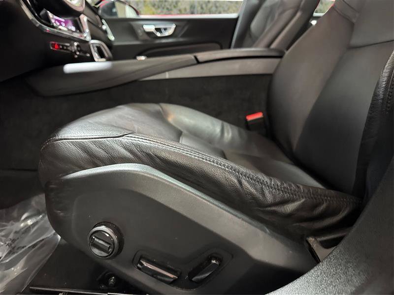 Used 2022 Volvo S60 T8 R-Design Expression image 17
