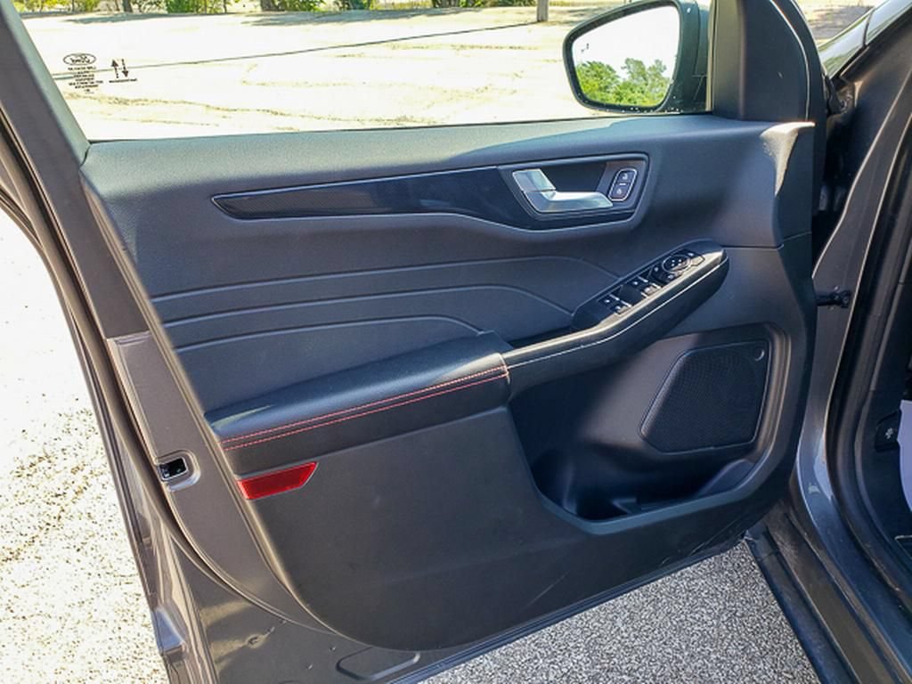 Used 2023 Ford Escape ST-Line FWD image 9
