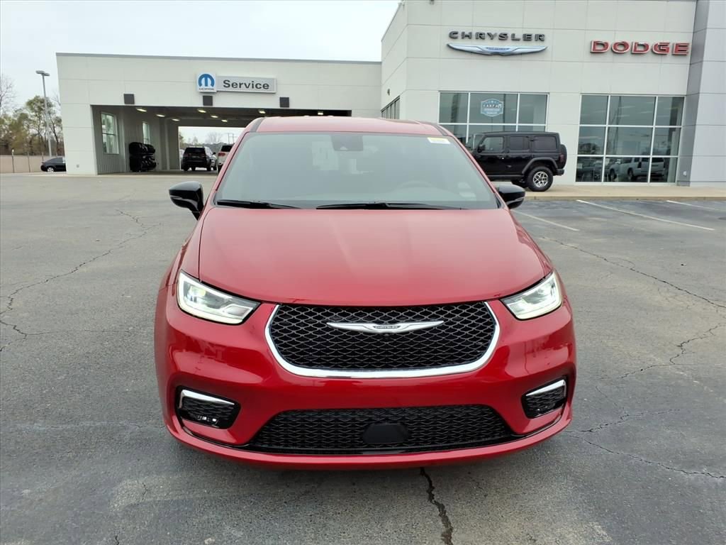New 2026 Chrysler Pacifica Select image 2