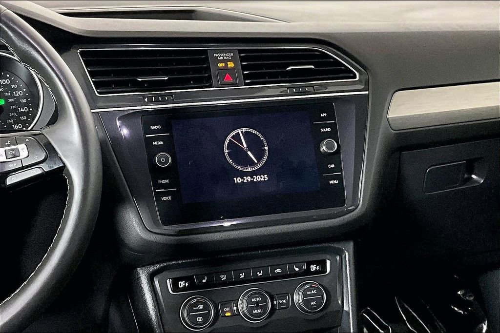 Used 2021 Volkswagen Tiguan SE w/ Panoramic Sunroof Package image 6
