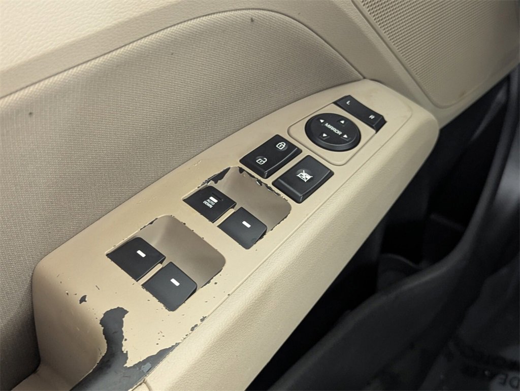 Used 2017 Hyundai Elantra SE image 16