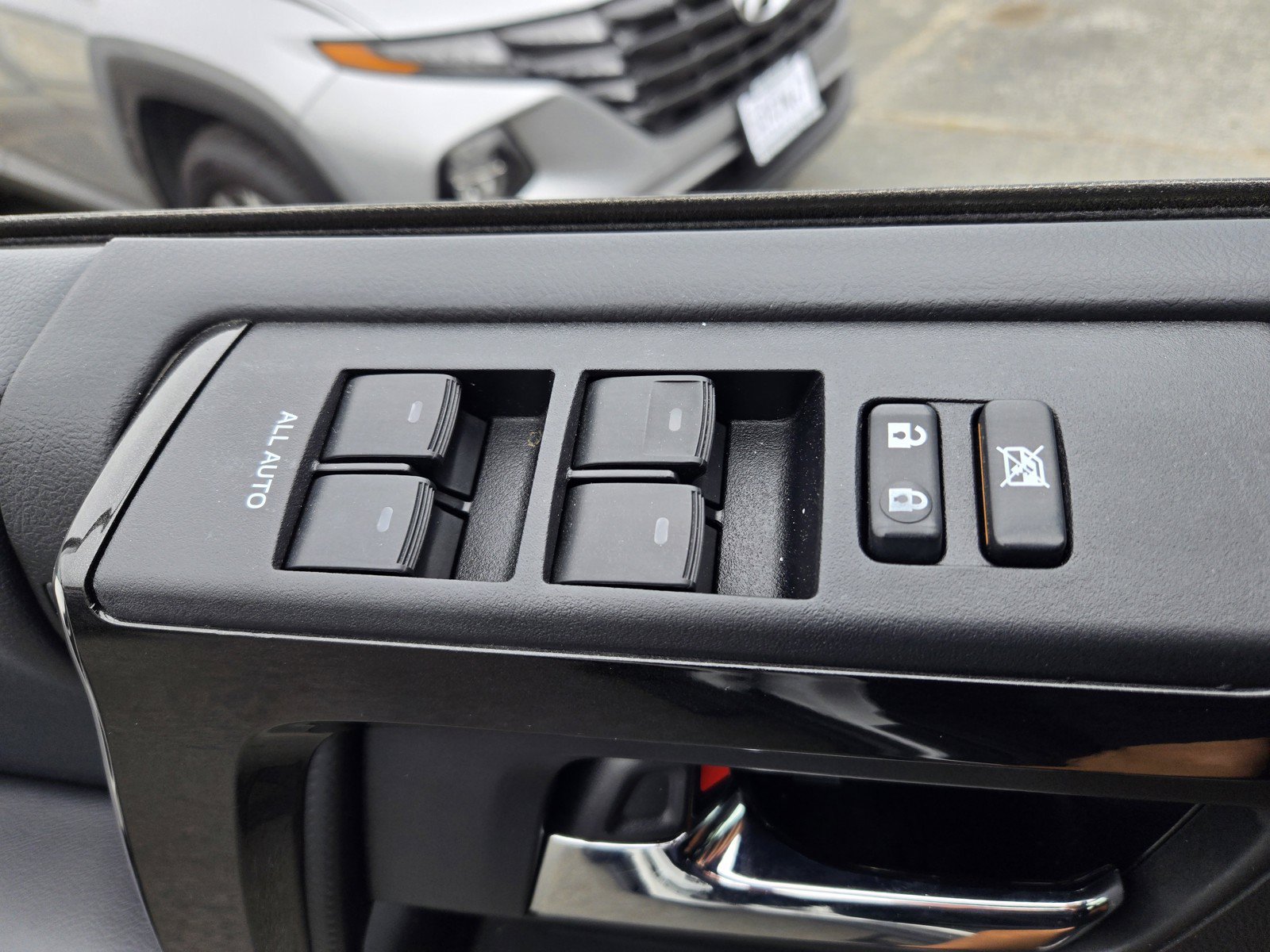 Used 2018 Toyota 4Runner TRD Off-Road AWD/4WD image 26