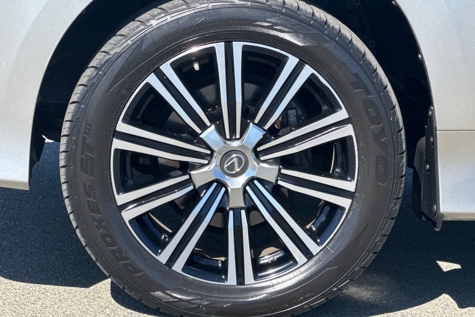 Used 2019 Lexus LX 570 4WD image 28