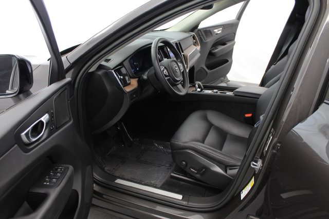 Used 2023 Volvo XC60 B5 Plus w/ Protection Package Premier AWD/4WD image 12