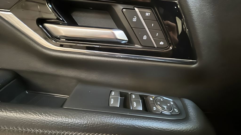 Used 2025 GMC Yukon Denali image 10