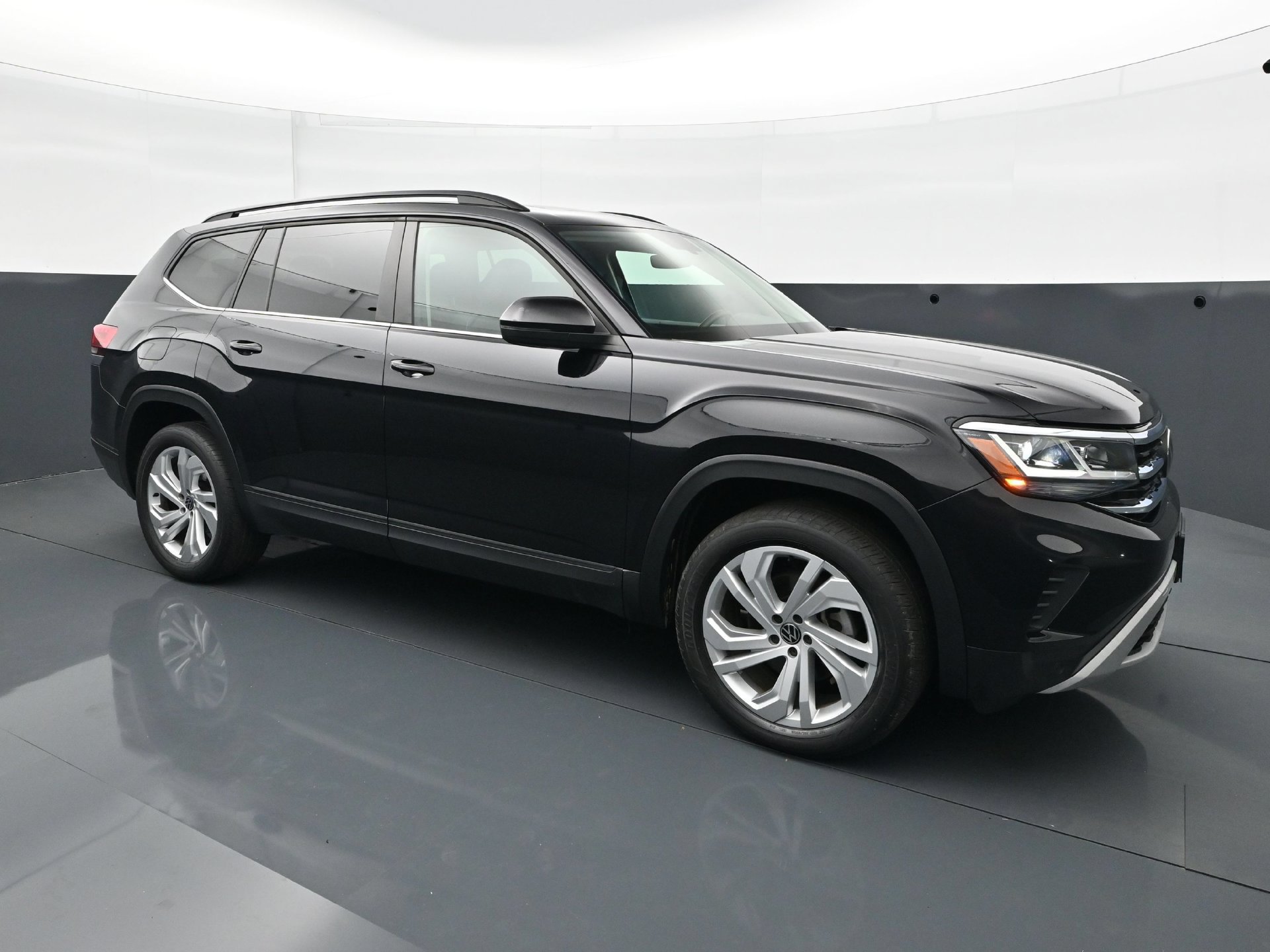 Used 2023 Volkswagen Atlas SE w/ Panoramic Sunroof Package AWD/4WD image 9