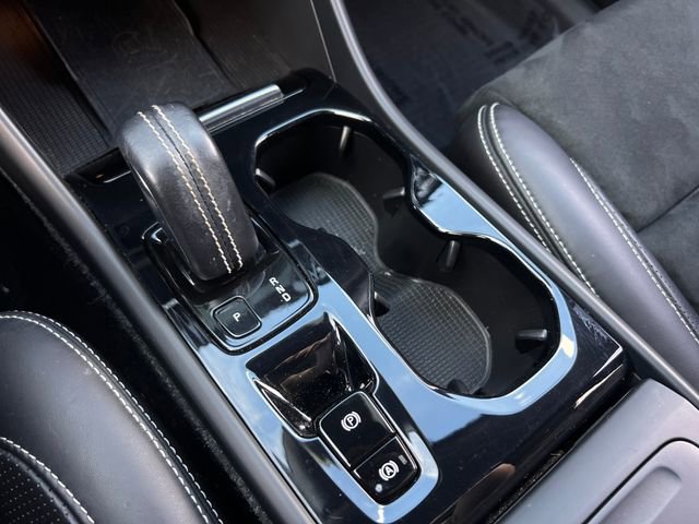 Used 2019 Volvo XC40 T4 R-Design image 27