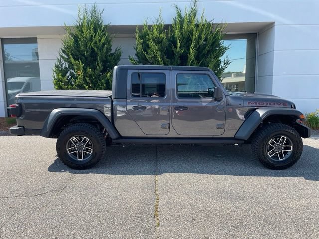 Used 2025 Jeep Gladiator Mojave w/ Convenience Group AWD/4WD image 5