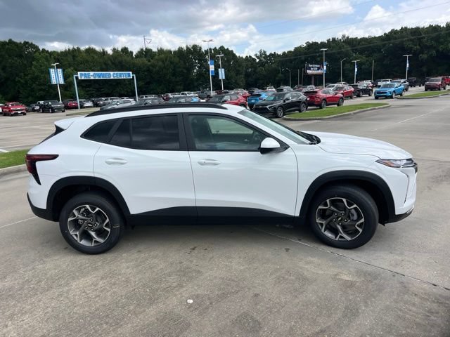New 2026 Chevrolet Trax LT w/ Sunroof Package FWD image 8