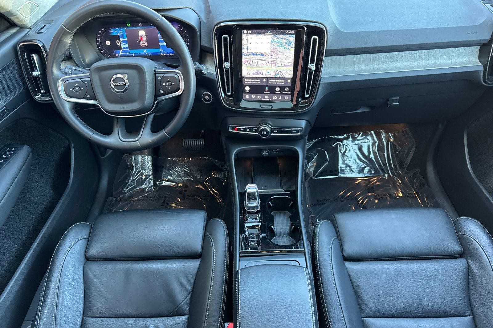 Used 2023 Volvo XC40 B5 Plus w/ Protection Package Premier AWD/4WD image 3