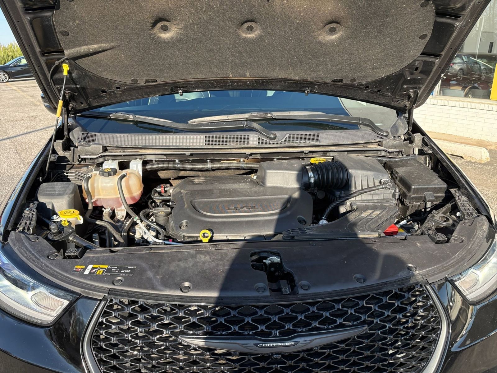 Used 2025 Chrysler Pacifica Limited image 37