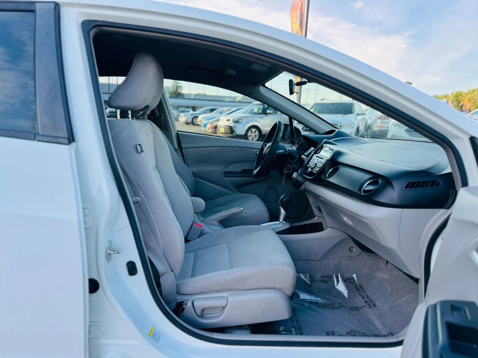 Used 2014 Honda Insight LX image 11
