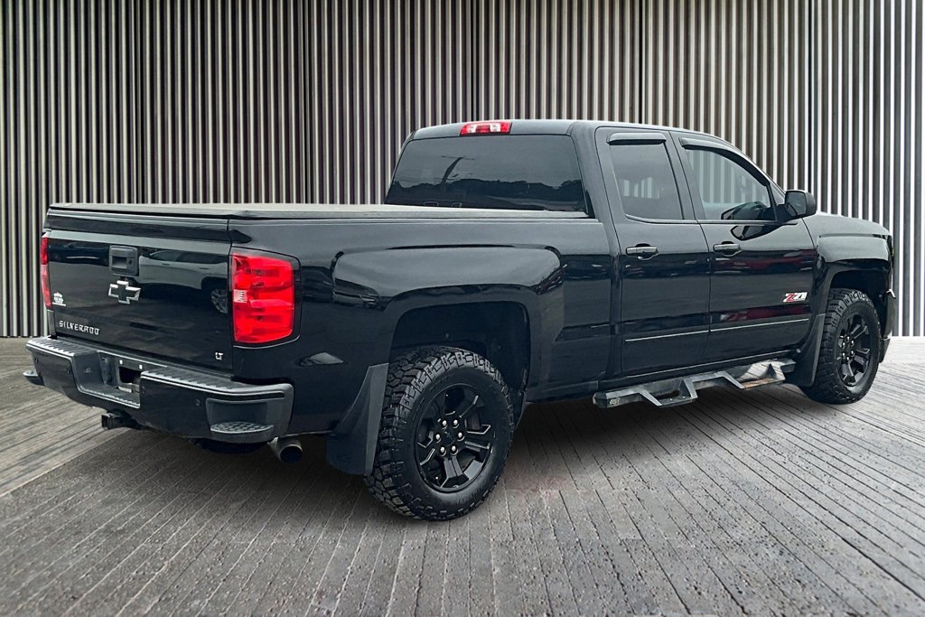 Used 2018 Chevrolet Silverado 1500 LT w/ Midnight Edition AWD/4WD image 12