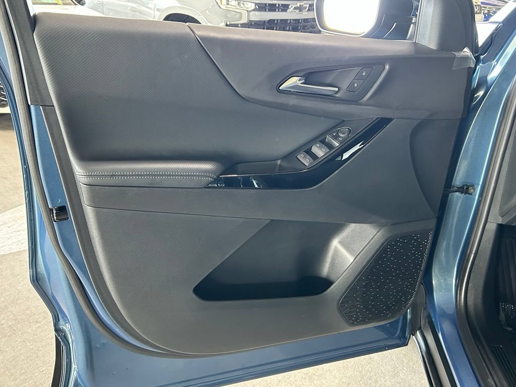 Used 2026 Chevrolet Equinox LT FWD image 32