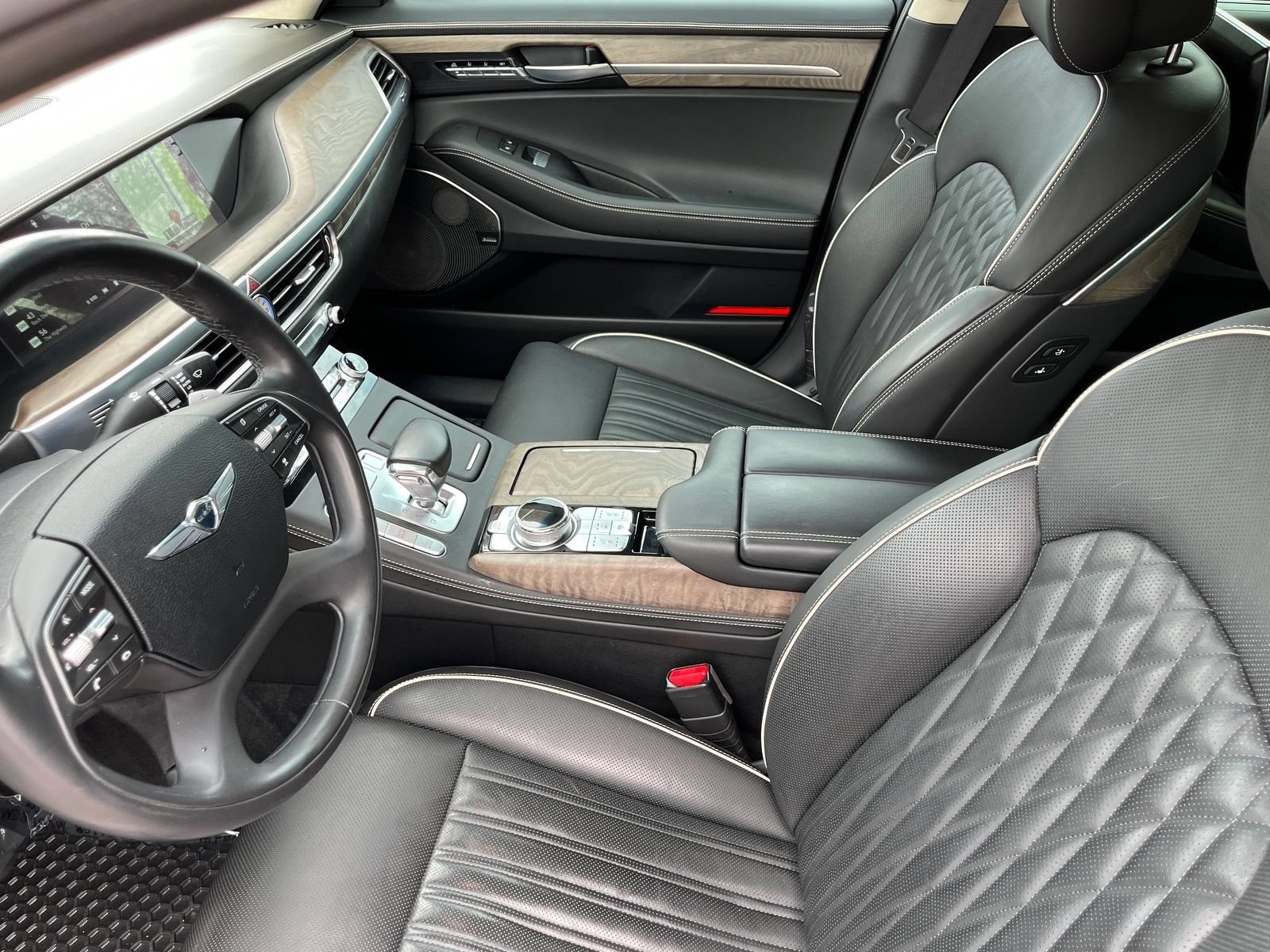 Used 2022 Genesis G90 5.0 Ultimate RWD image 17