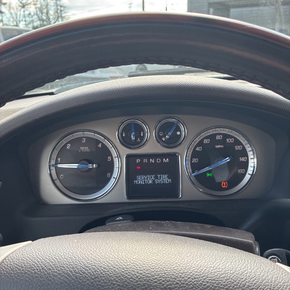 Used 2013 Cadillac Escalade Luxury image 18