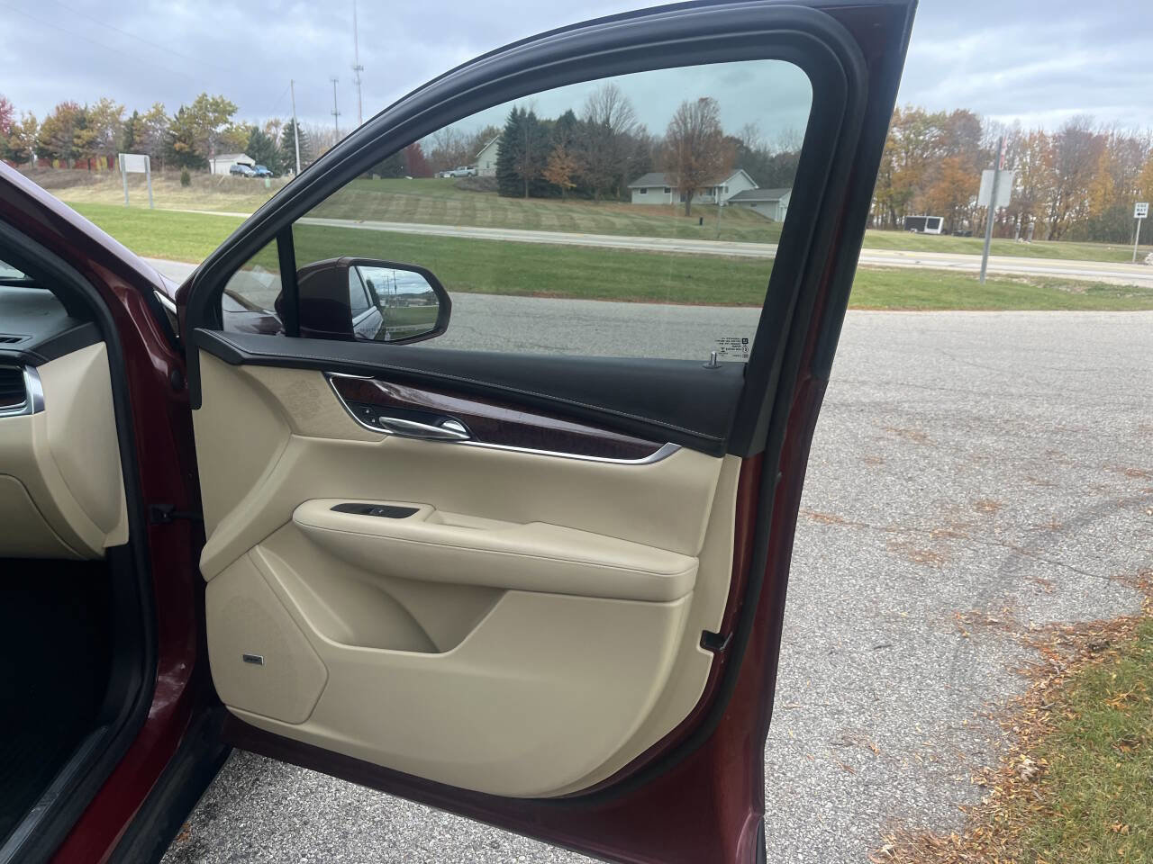 Used 2017 Cadillac XT5 Luxury w/ Driver Awareness Package image 31