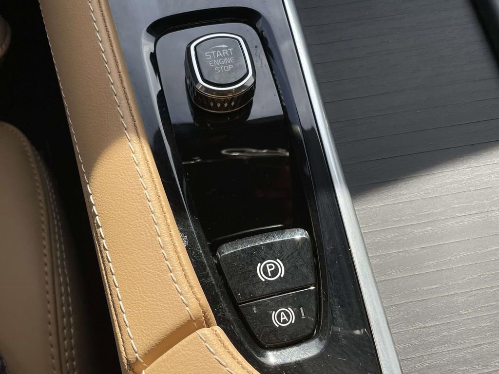 Used 2025 Volvo XC90 B6 Ultra w/ Protection Package image 22