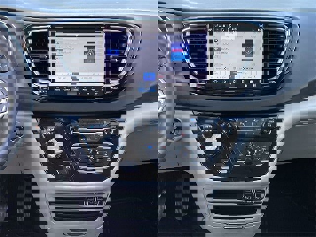 Used 2024 Chrysler Pacifica Touring-L image 15