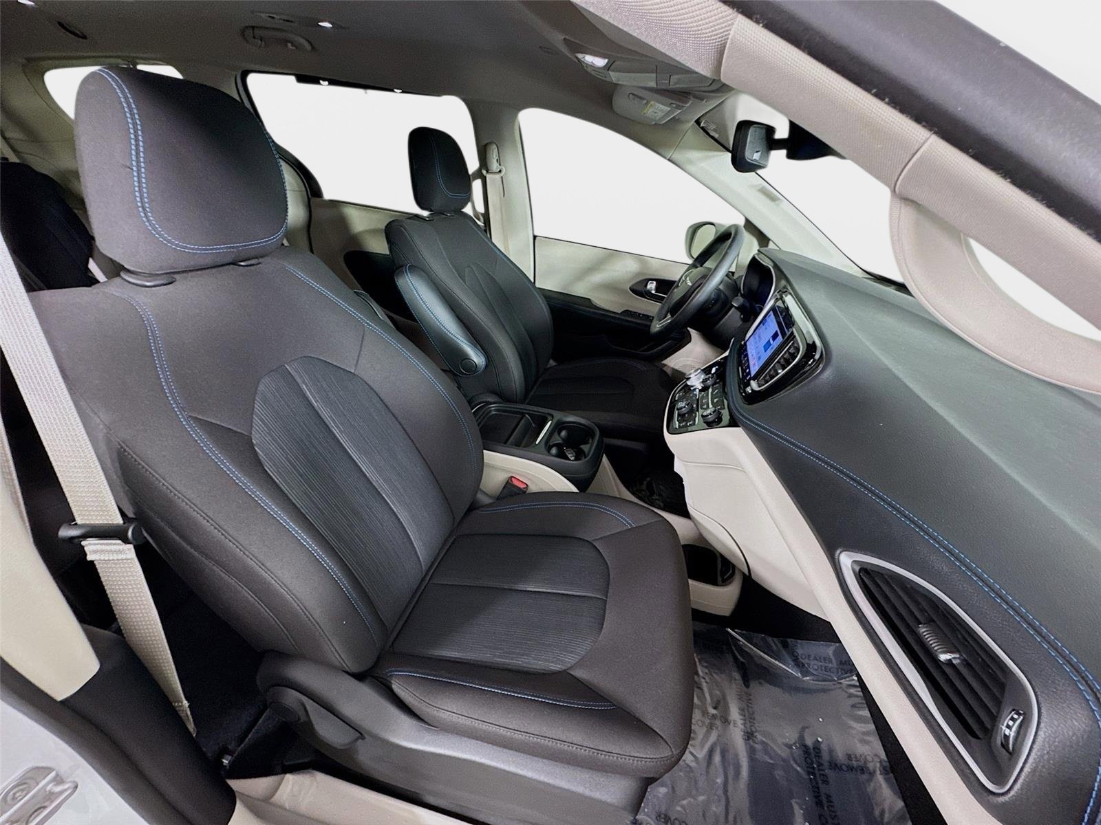 Used 2021 Chrysler Pacifica Touring FWD image 28