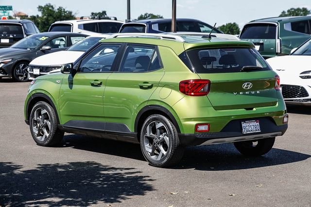 Certified 2023 Hyundai Venue SEL image 2