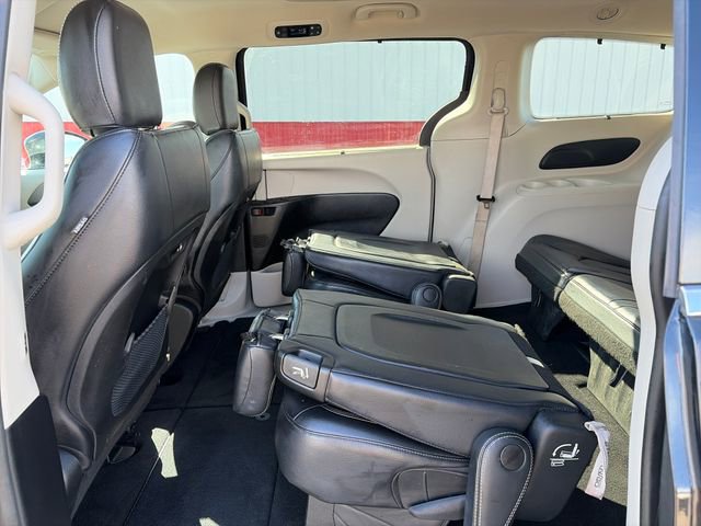 Used 2022 Chrysler Pacifica Touring-L FWD image 38