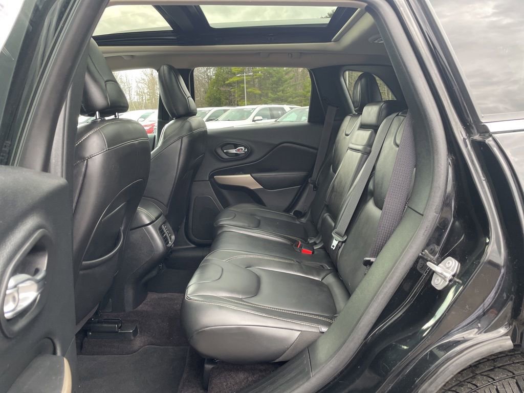 Used 2018 Jeep Cherokee Limited image 32