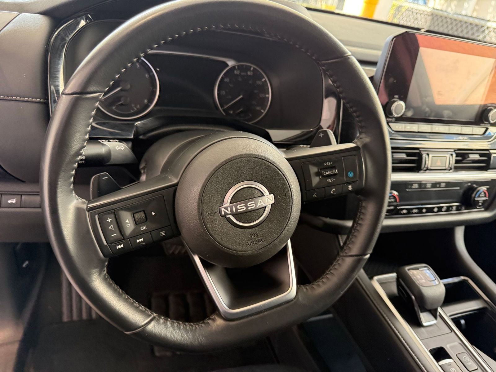 Used 2025 Nissan Pathfinder SV image 30