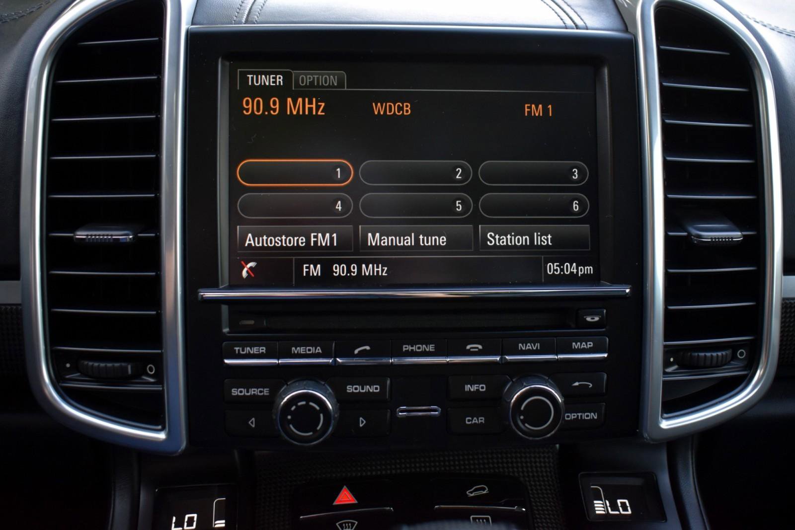 Used 2014 Porsche Cayenne Turbo w/ Comfort Plus Package (PU4) image 21