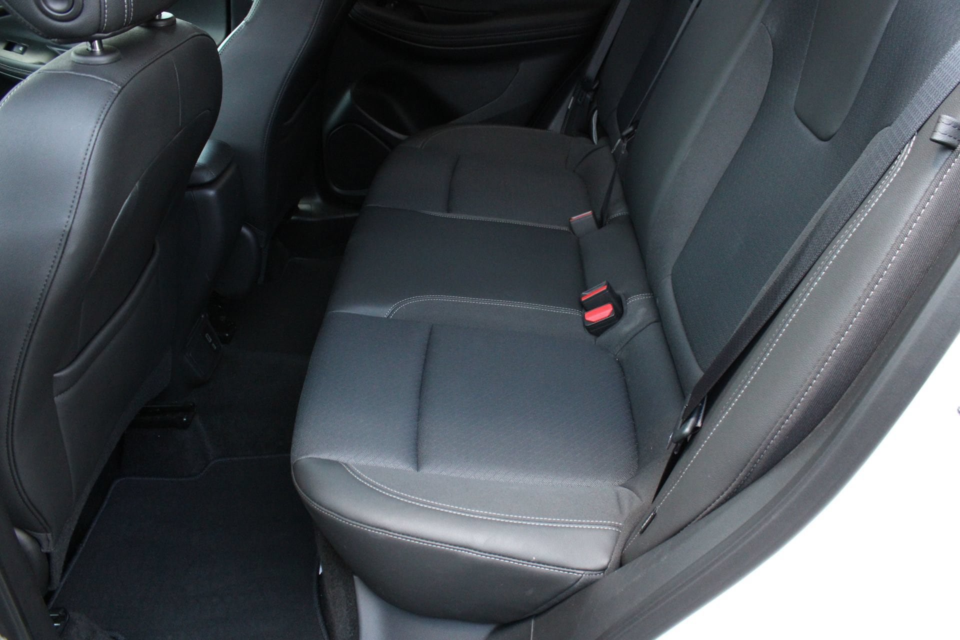 Used 2025 Buick Encore GX Preferred AWD/4WD image 18