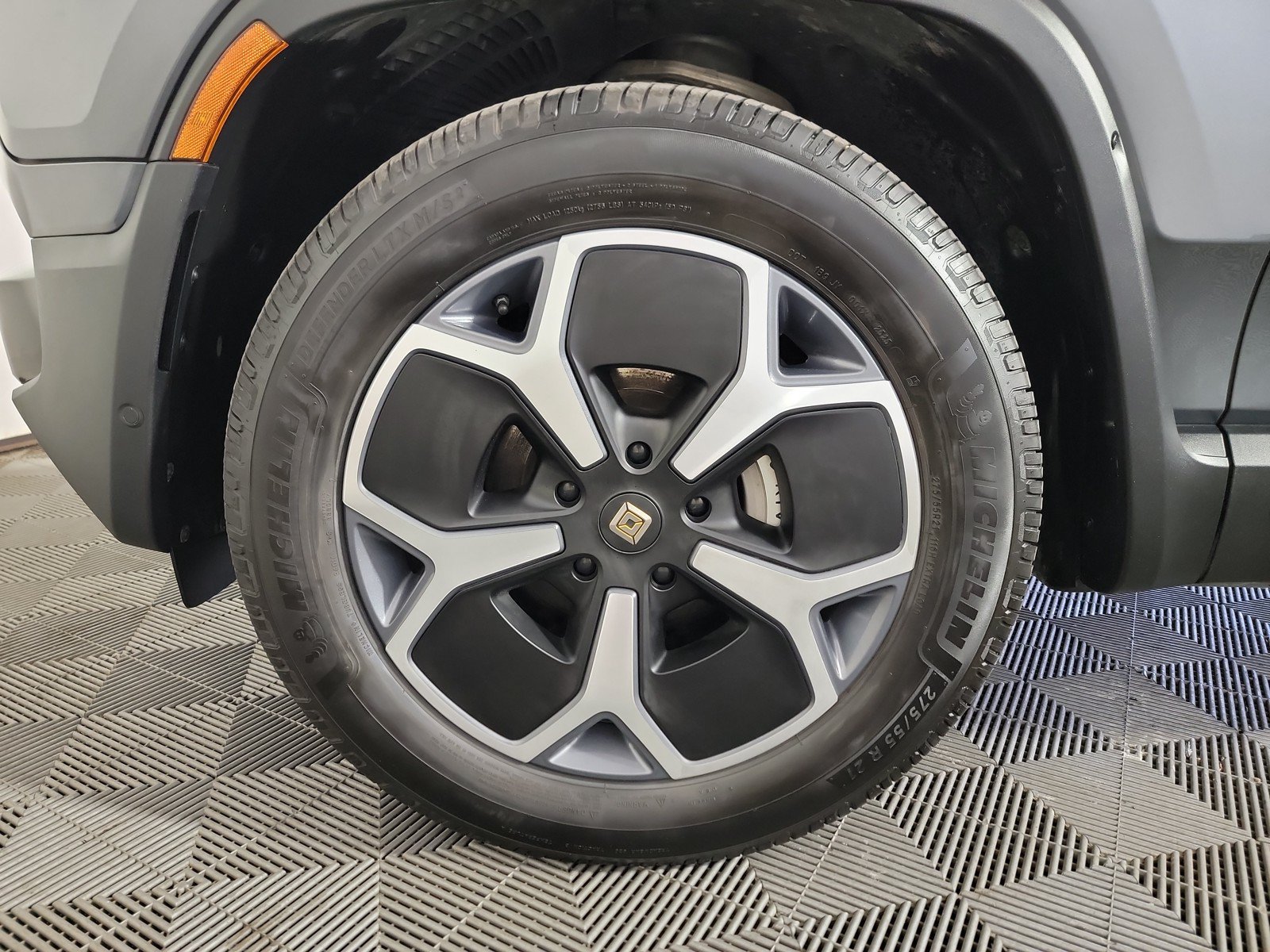 Used 2024 Rivian R1T Adventure AWD/4WD image 9