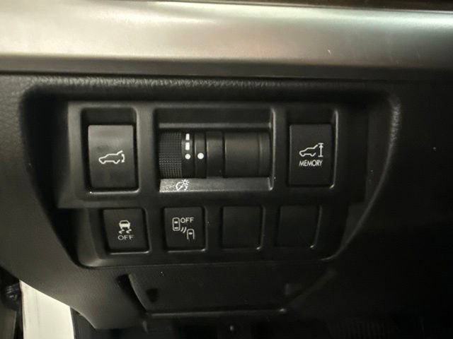 Used 2016 Subaru Outback 2.5i Limited AWD/4WD image 11