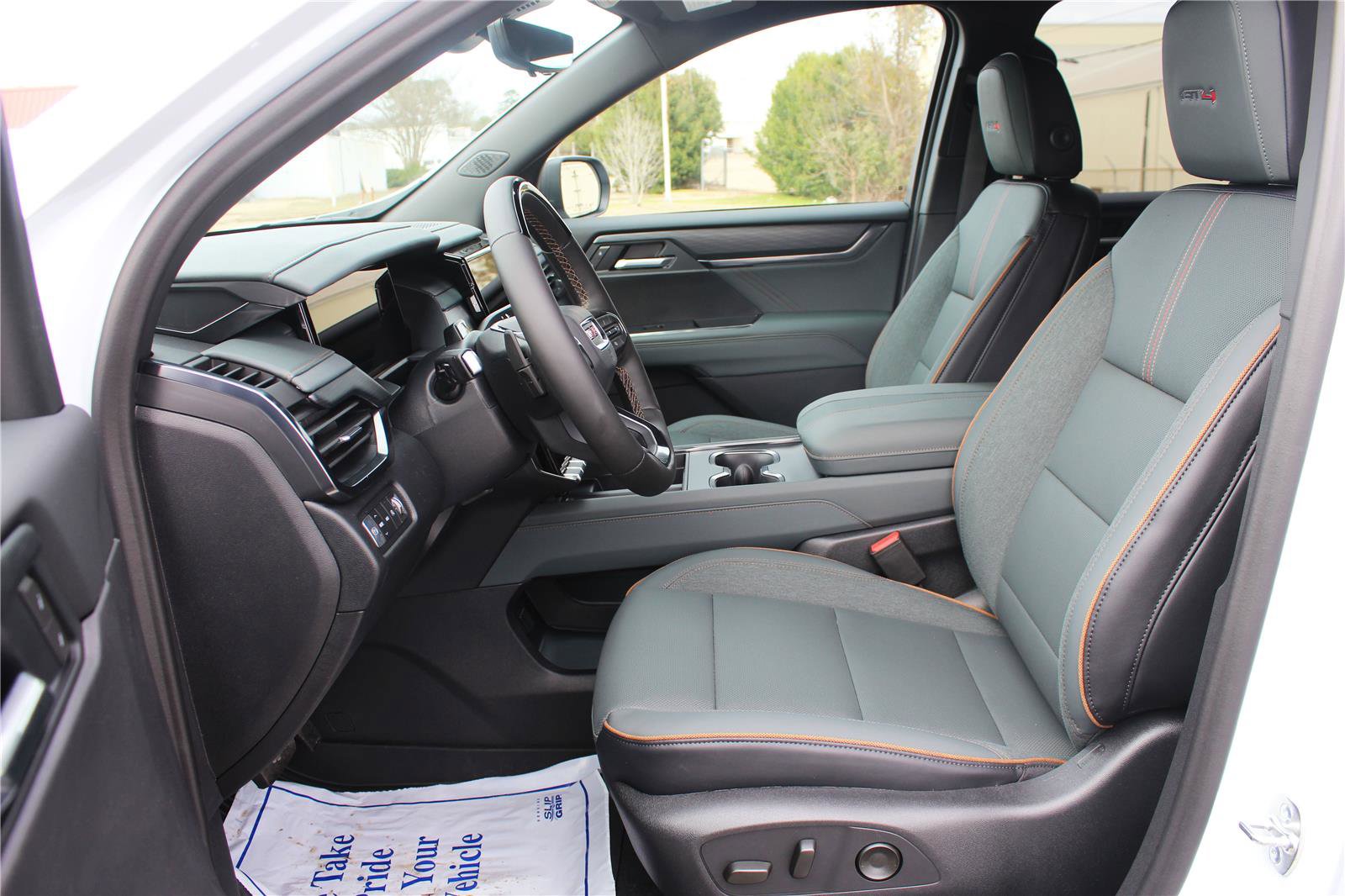 New 2026 GMC Acadia AT4 w/ Super Cruise Package image 8