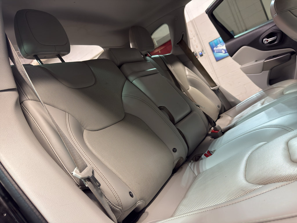 Used 2019 Jeep Cherokee Limited AWD/4WD image 28