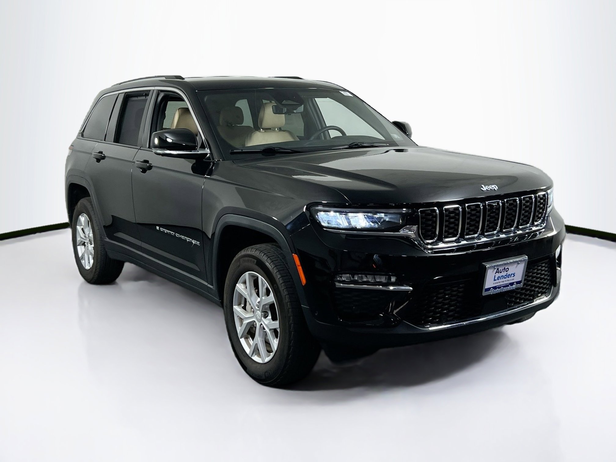 Used 2023 Jeep Grand Cherokee Limited w/ Luxury Tech Group II image 3