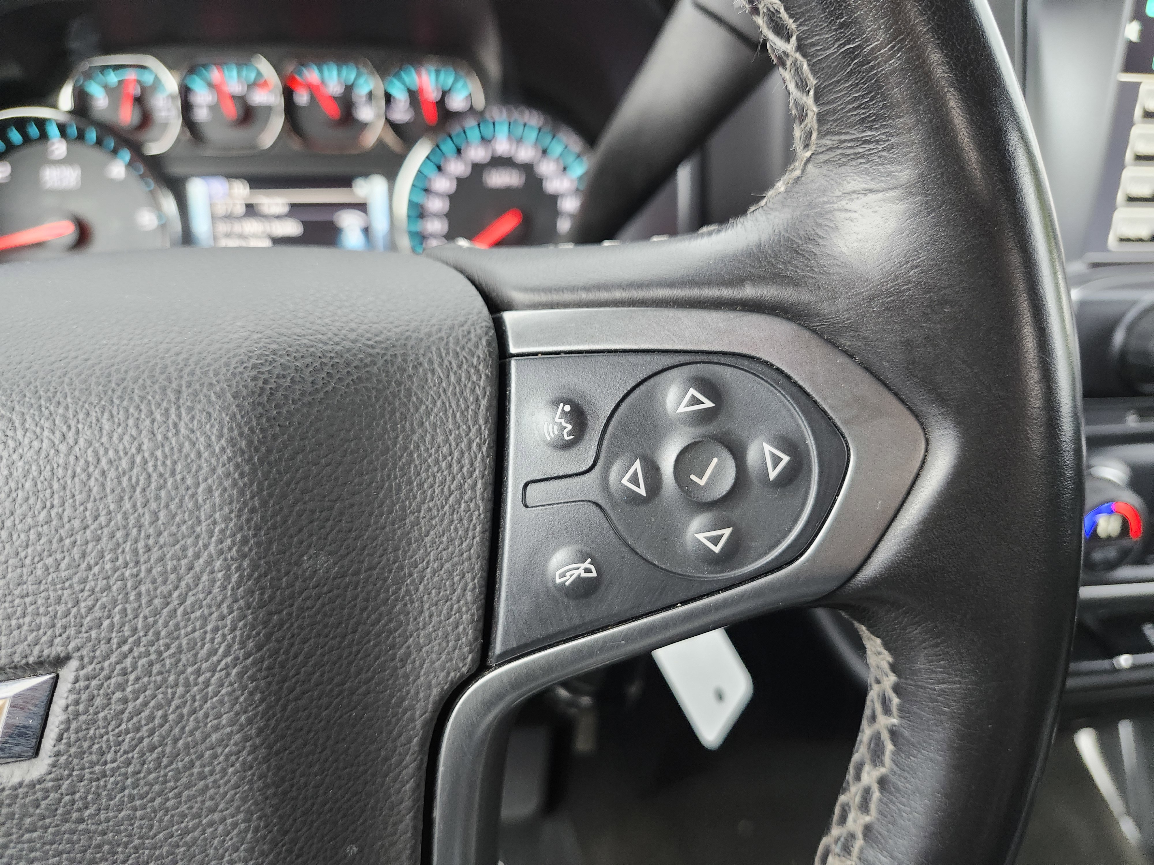 Used 2015 Chevrolet Silverado 1500 LT AWD/4WD image 32
