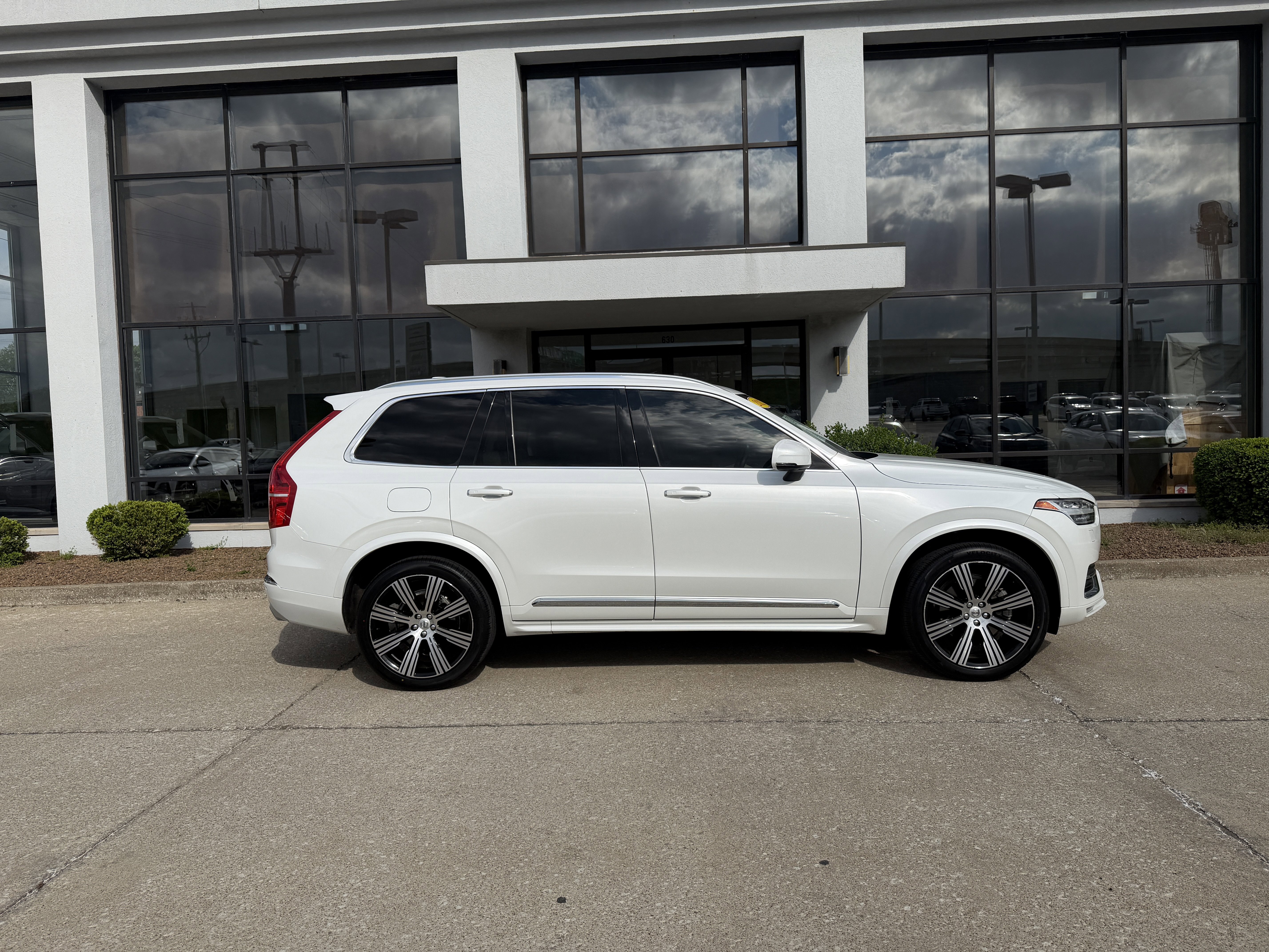 Used 2021 Volvo XC90 T6 Inscription w/ Advanced Package AWD/4WD image 3