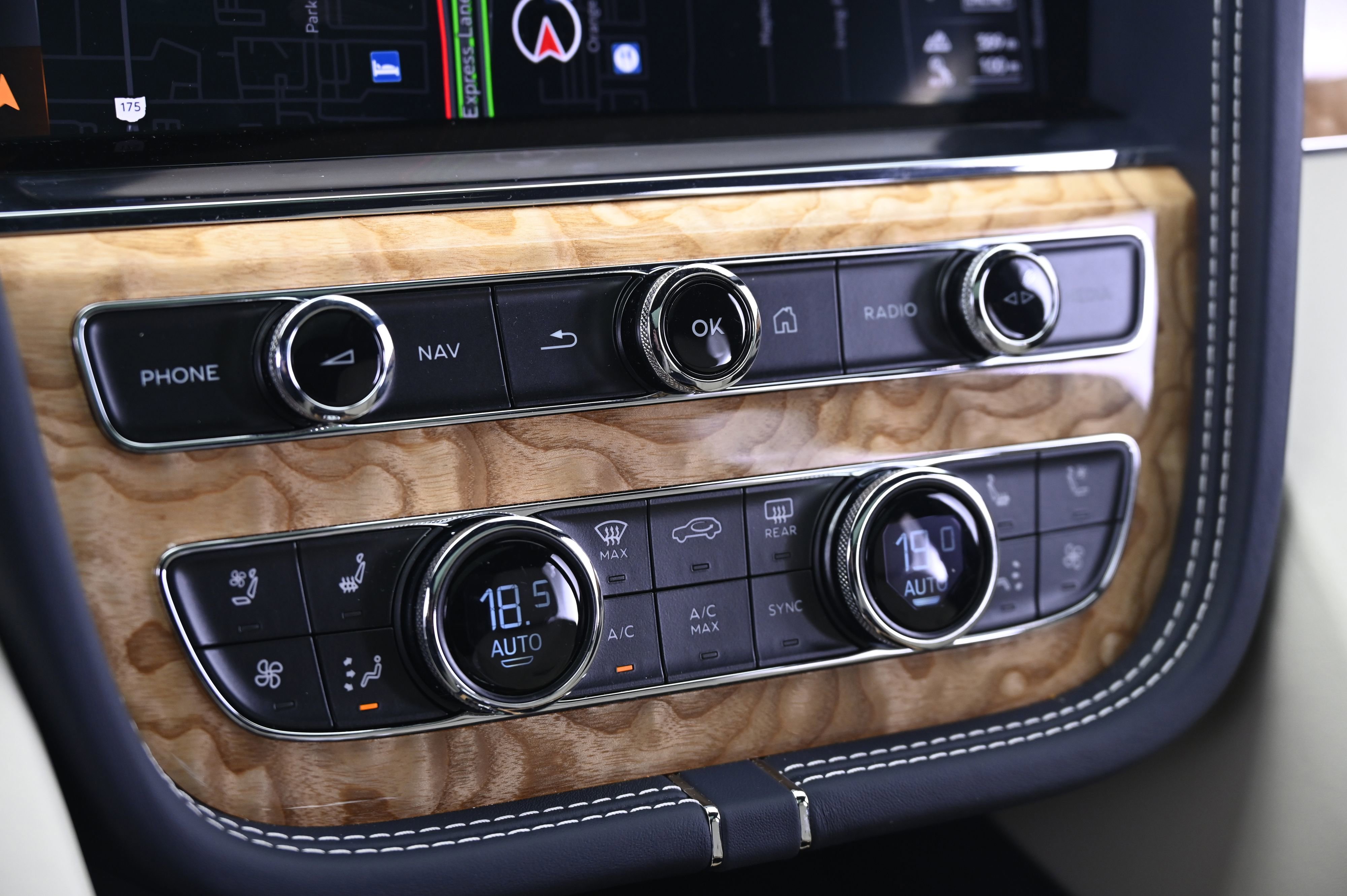 Used 2024 Bentley Bentayga Extended Wheelbase image 36