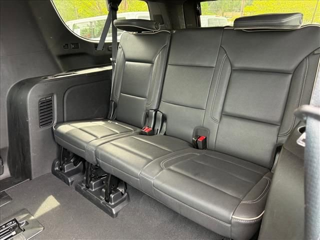 Used 2023 Chevrolet Suburban Premier image 11
