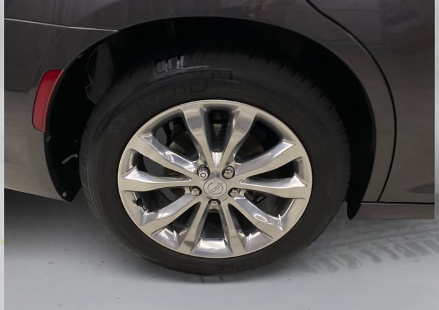 Used 2017 Chrysler 300 C AWD/4WD image 18
