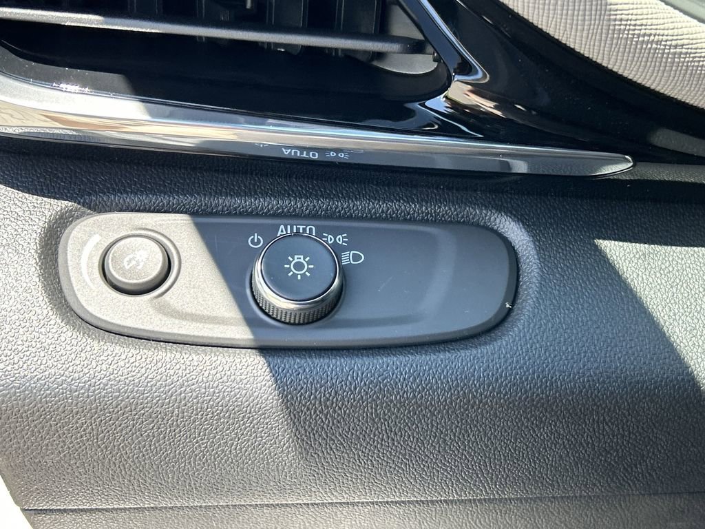 New 2025 Buick Envista Avenir image 30