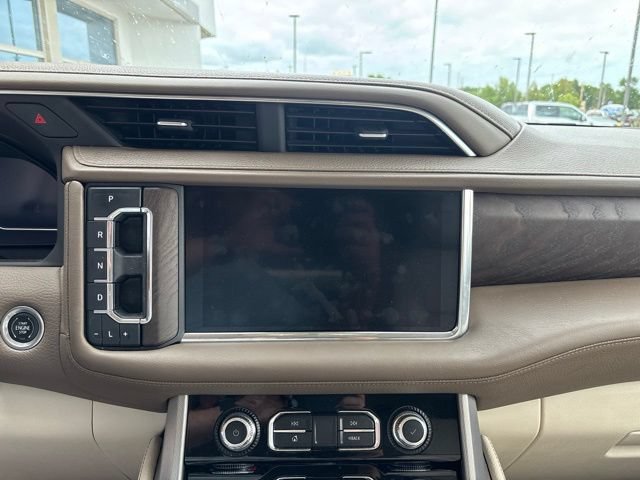 Used 2023 GMC Yukon XL Denali w/ Advanced Technology Package AWD/4WD image 11