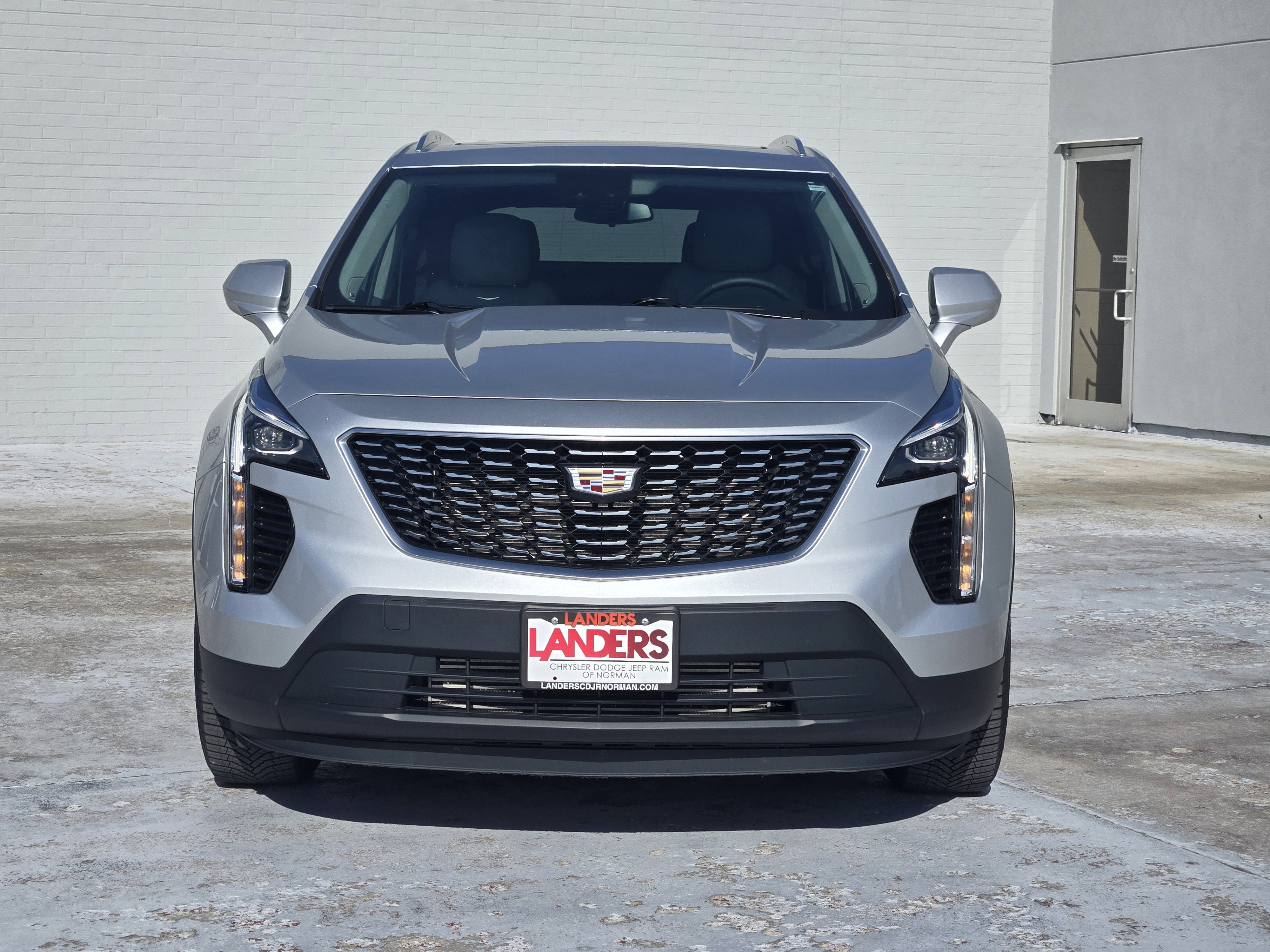 Used 2022 Cadillac XT4 Luxury w/ Cold Weather Package image 2