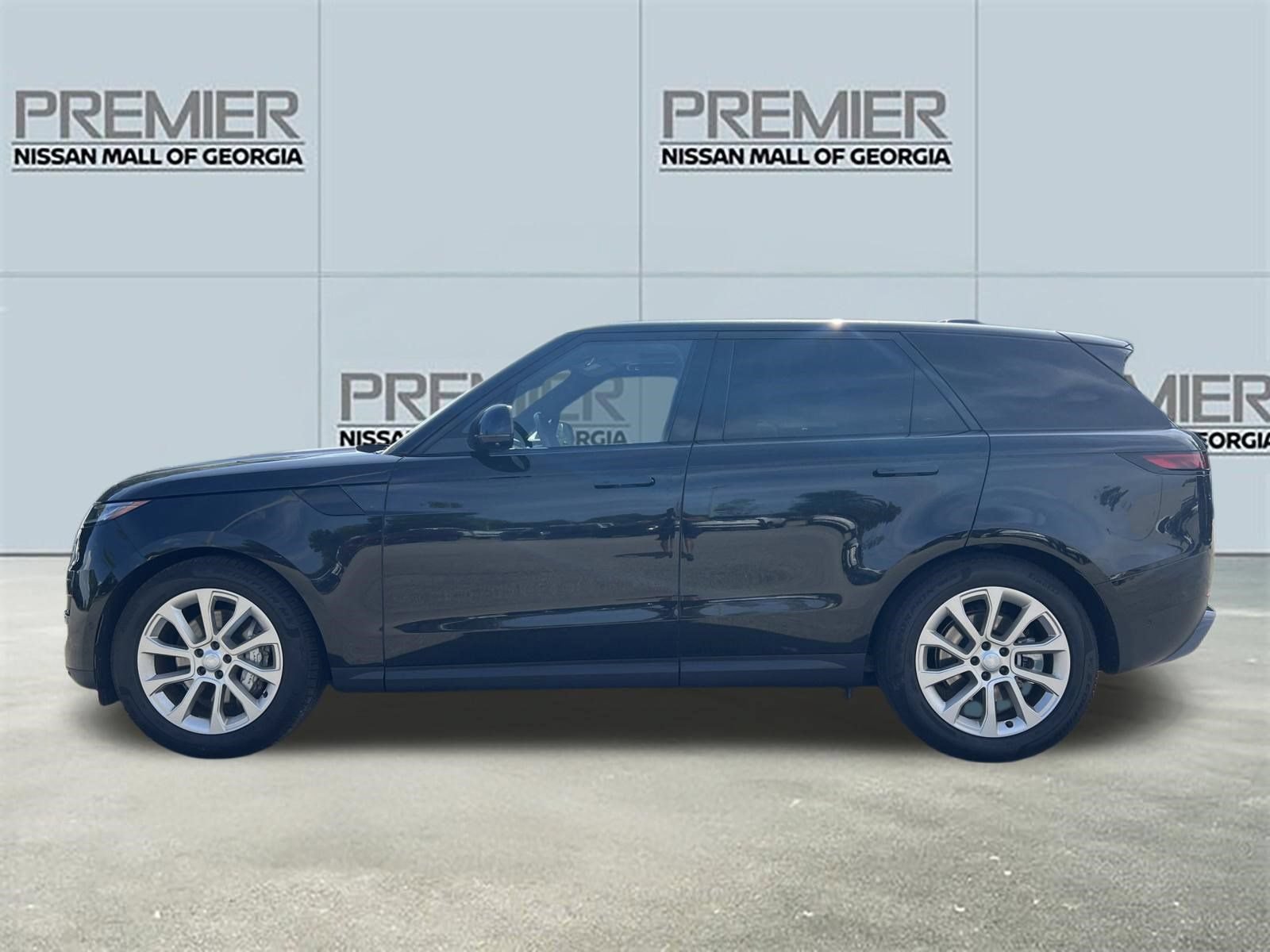 Used 2025 Land Rover Range Rover Sport SE AWD/4WD image 18