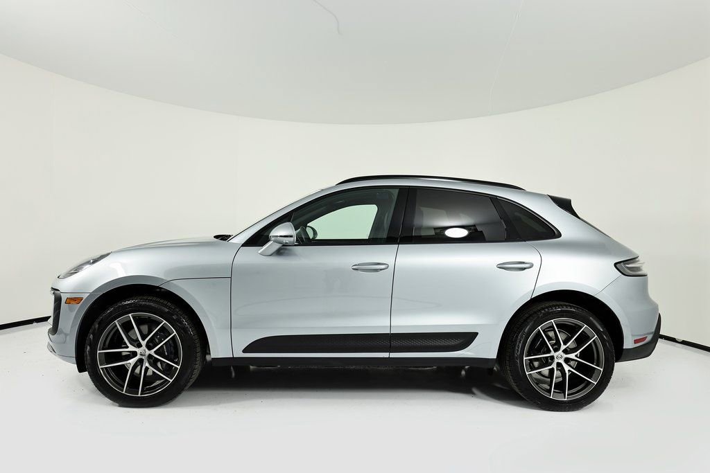 Certified 2025 Porsche Macan image 2
