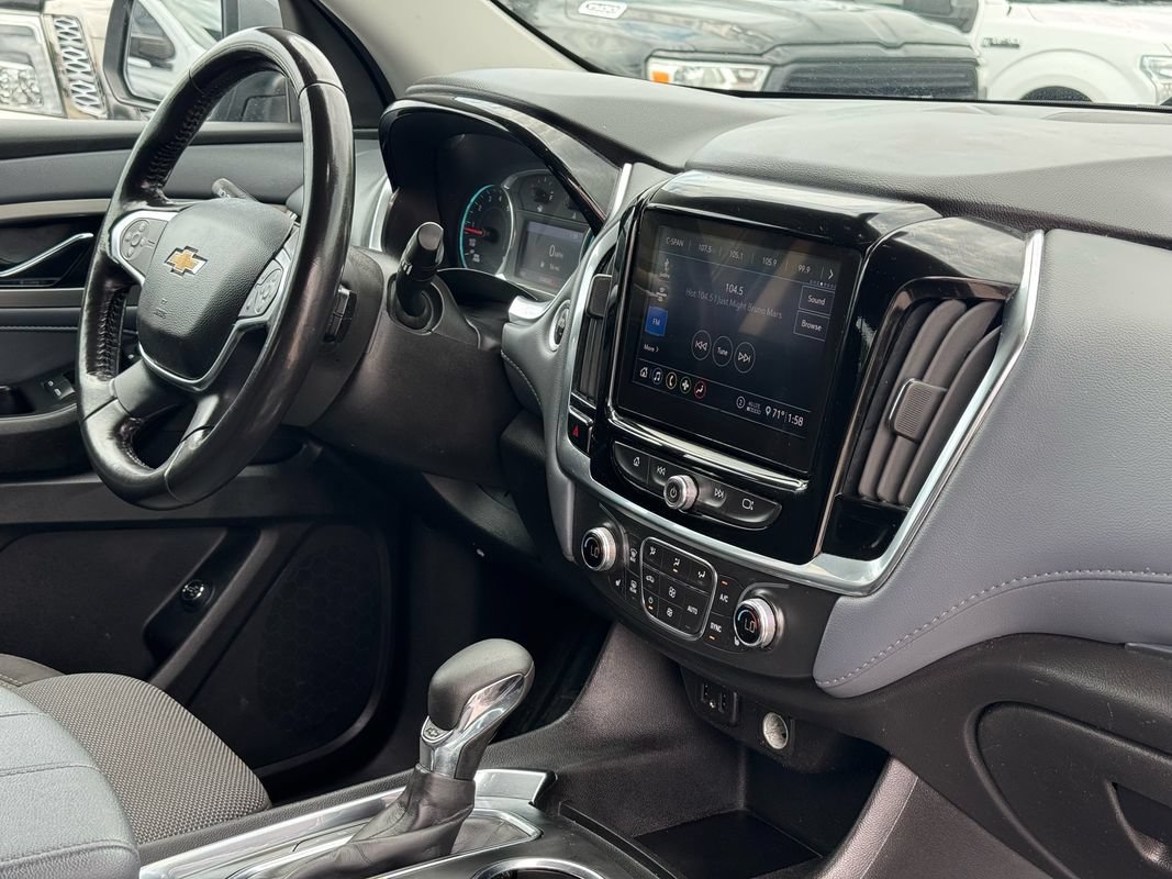 Used 2021 Chevrolet Traverse LT FWD image 22