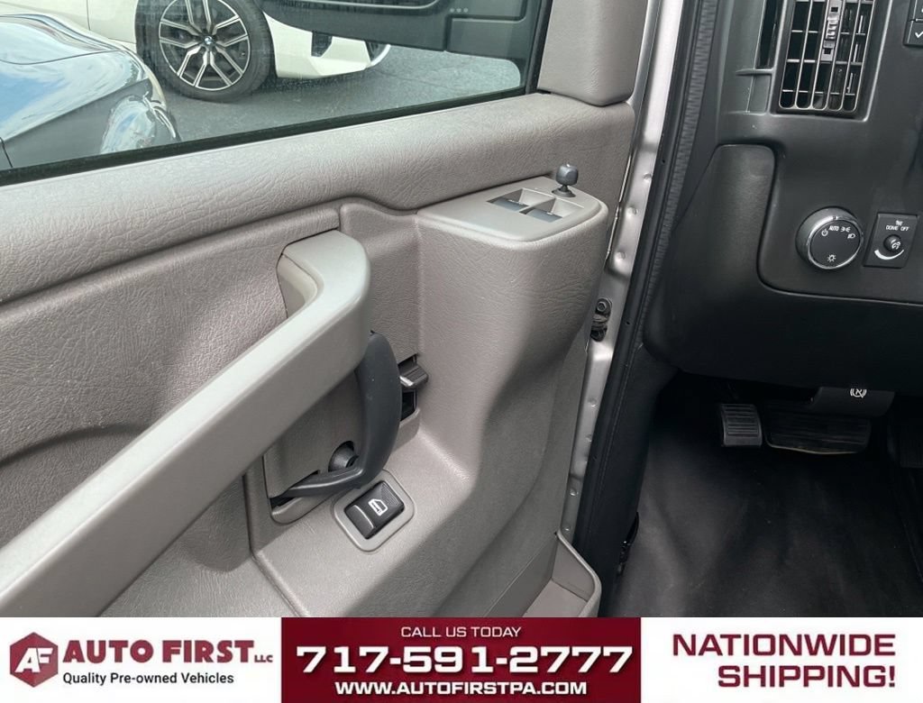 Used 2018 Chevrolet Express 2500 w/ Driver Convenience Package RWD image 6