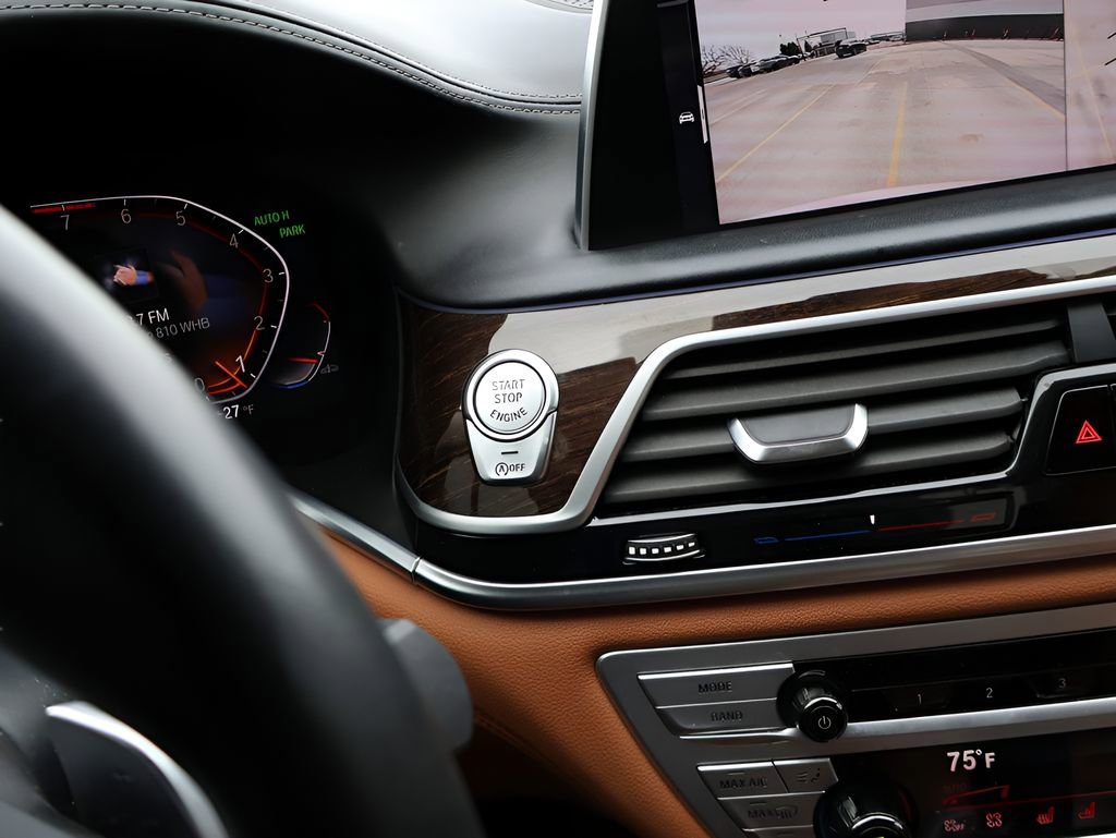 Used 2021 BMW 740i xDrive w/ Premium Package image 30