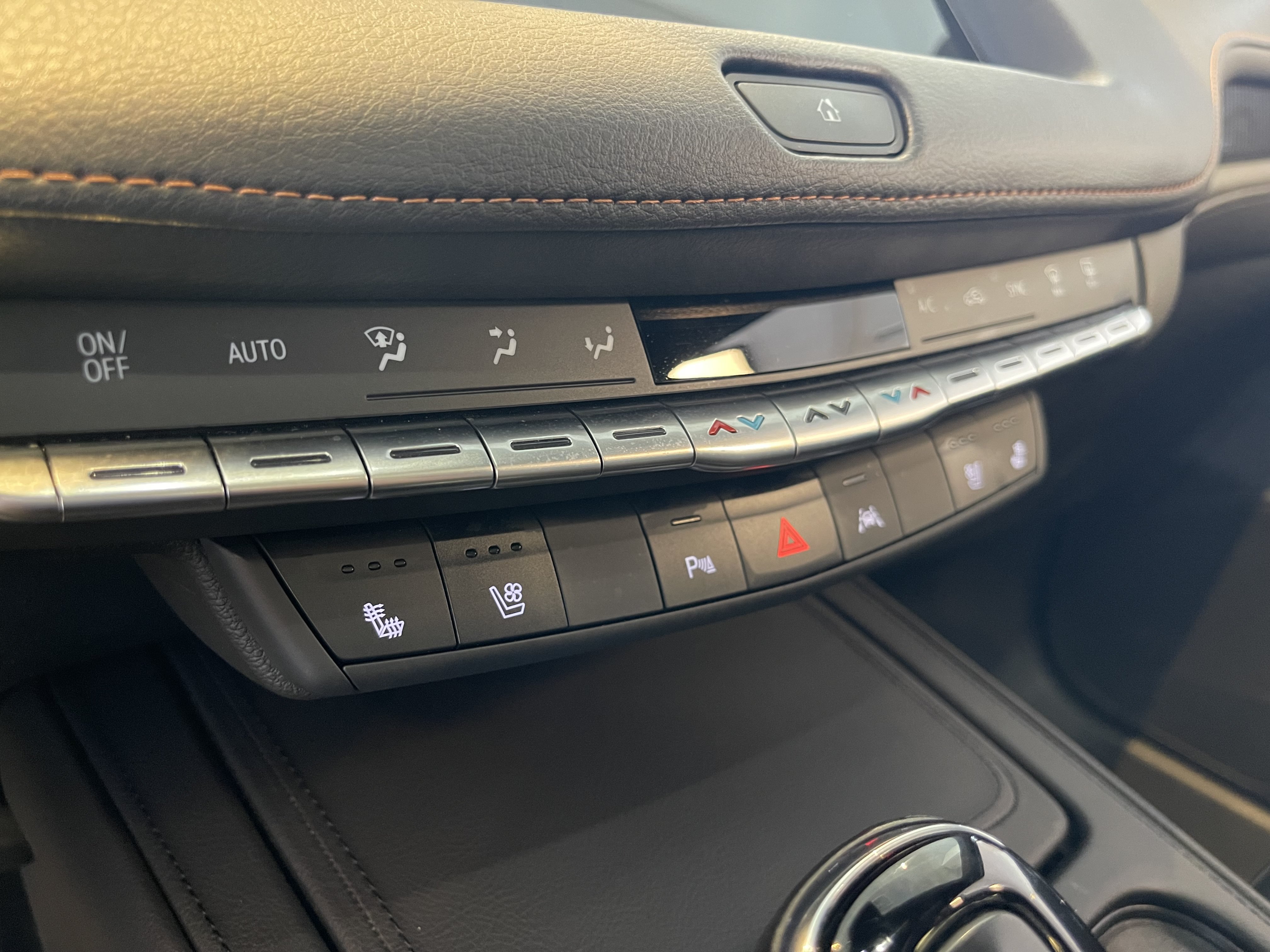 Certified 2023 Cadillac XT4 Sport AWD/4WD image 17