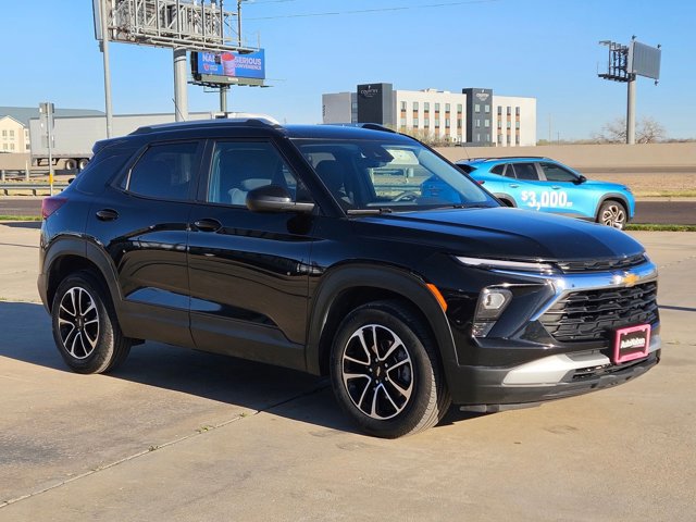 Used 2025 Chevrolet TrailBlazer LT image 3